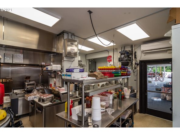 1270 W Harvard Ave, Roseburg, OR 97471